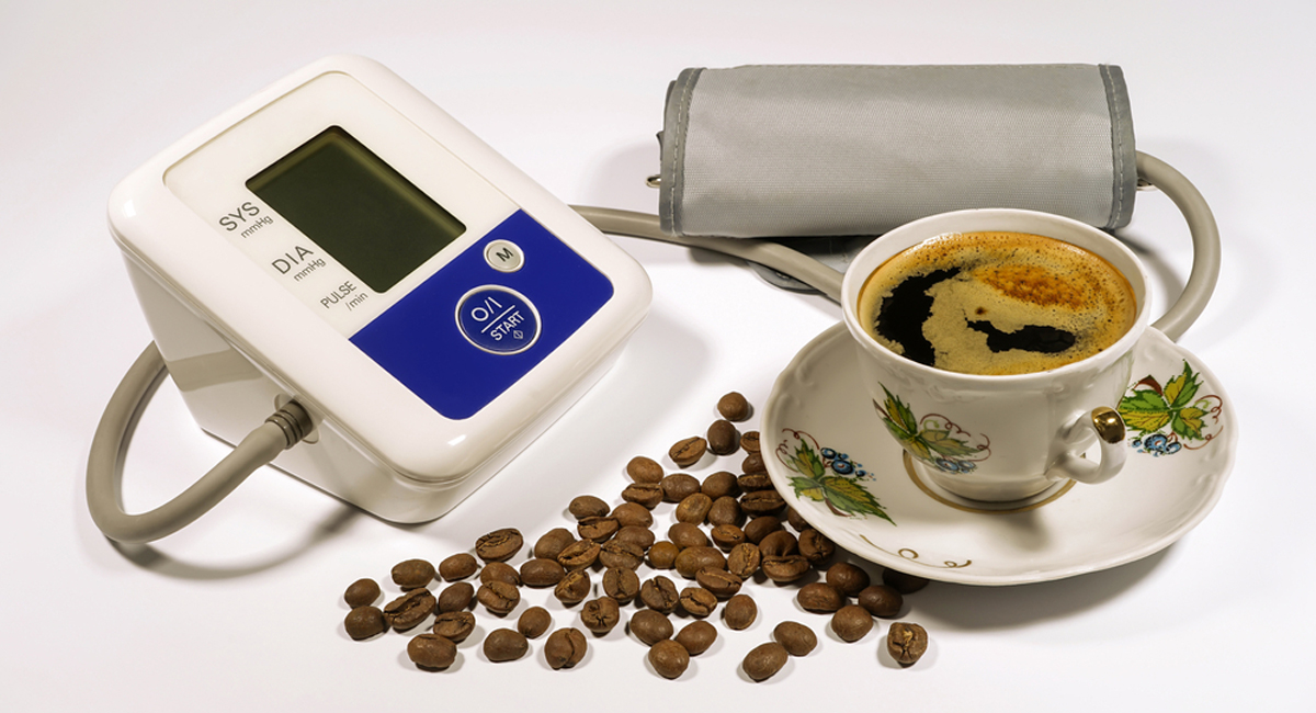 قهوه و فشار خون را بالا میبرد یا پایین؟ تاثیر قهوه بر فشار خون