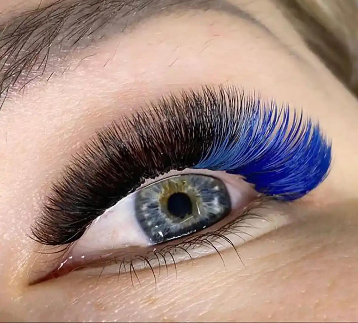 مژه رنگی آبی