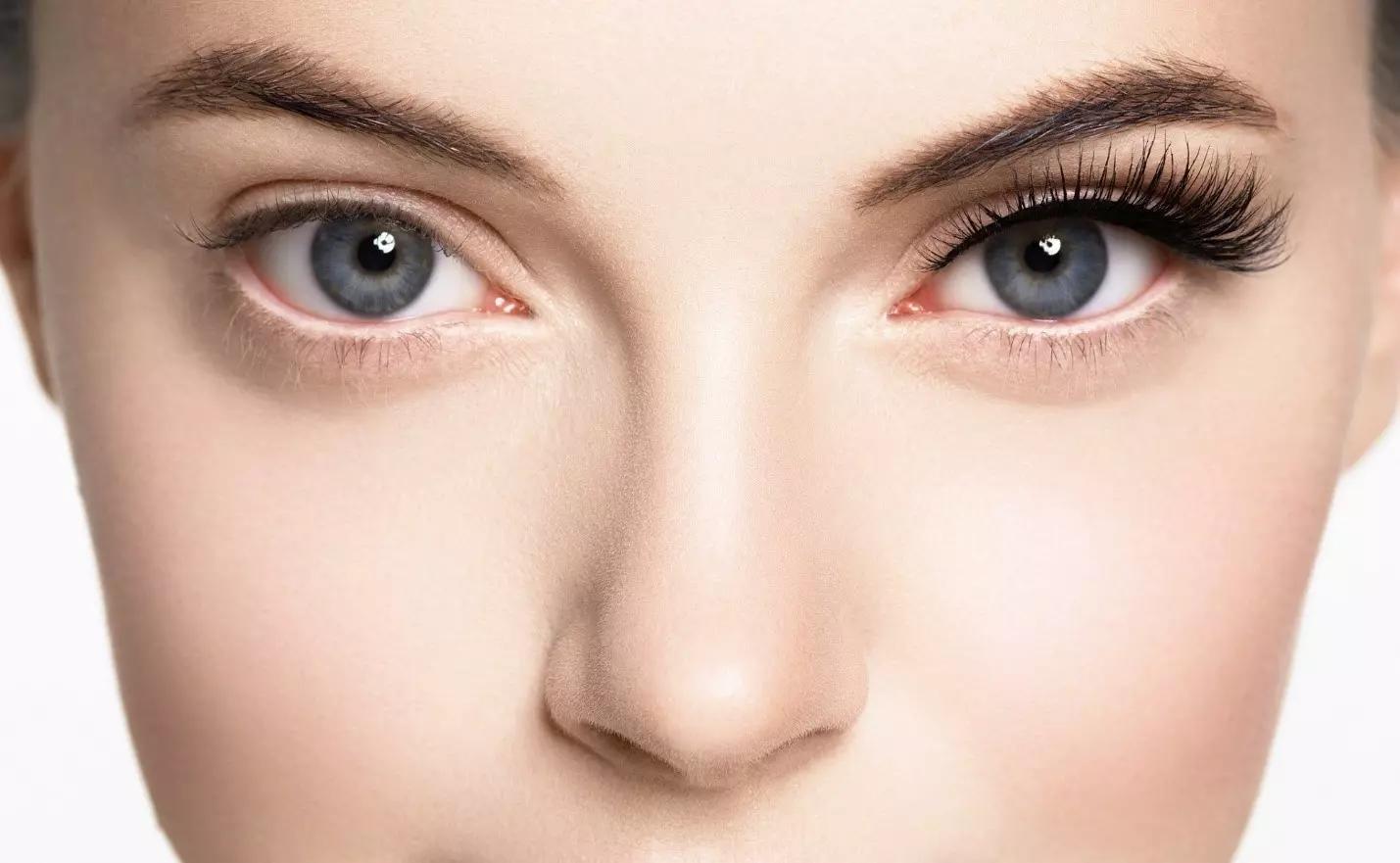 چشم های بادامی